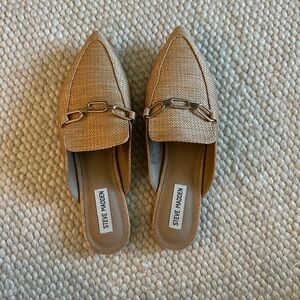 Steve Madden pointed mules, natural color gold chain, size 9.5, great condition